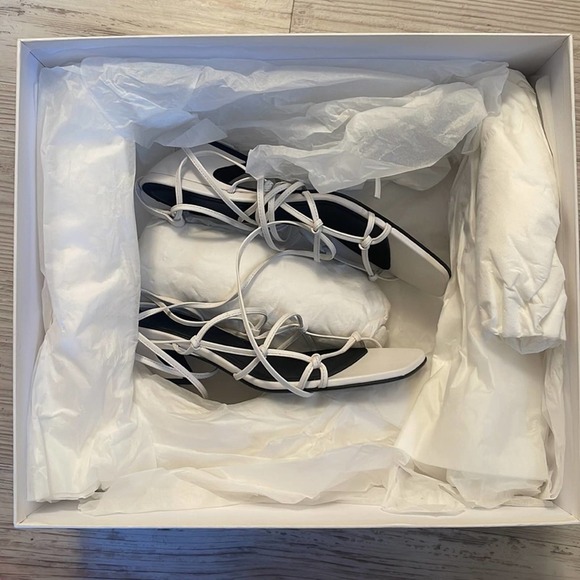 CO Knotted Heels in White size 37 - Picture 5 of 8